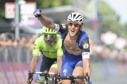 Giro d'Italia, Trentin vince a Pinerolo