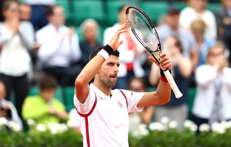 Tennis, Roland Garros: Djokovic al terzo turno