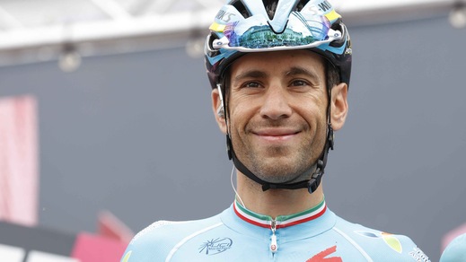 Giro d'Italia, Nibali vince la 19ª tappa e piange: «Dopo quello che ho passato»
