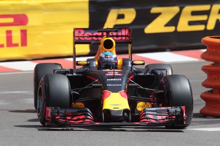 F1 Gp Monaco: la pole a Ricciardo, Vettel è 4°