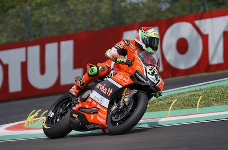 Superbike Donington, Giugliano: «Gara stupenda, ma che fatica»
