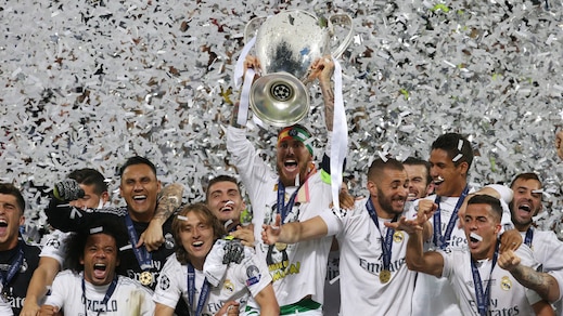 Real Madrid, delirio Champions: alza la Coppa per l'undicesima volta