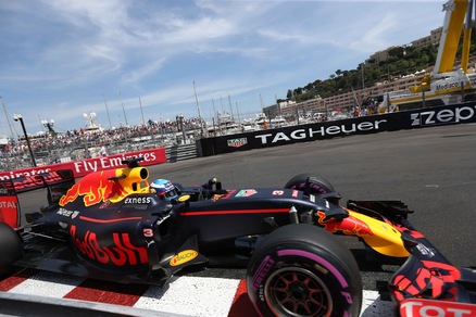 F1 Red Bull: motori Renault fino al 2018