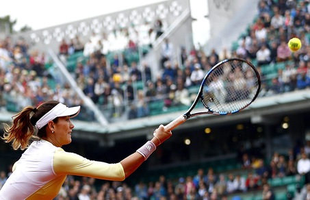 Tennis, Roland Garros: Muguruza ai quarti, Raonic eliminato