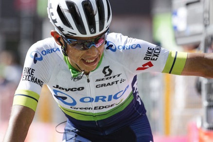Ciclismo, Giro d'Italia: Chaves scivola, ma rientra in gruppo