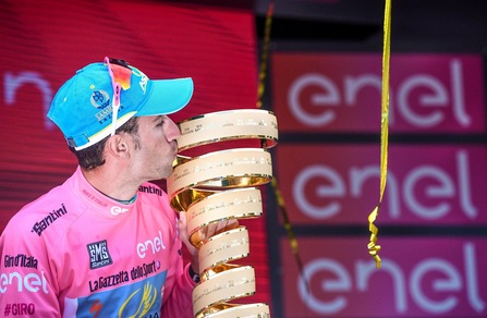 Giro d'Italia, è il trionfo di Nibali: eccolo sul podio