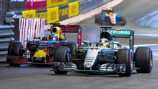 F1 Mercedes, Hamilton: «Ricciardo è uno dei migliori»