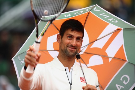 Roland Garros, Djokovic: la racchetta non basta, a Parigi serve l'ombrello!