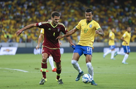 Calciomercato Juventus, la scelta a sinistra. E rispunta Luiz Gustavo