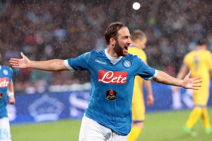 Calciomercato Napoli, il dt del Bayern Monaco: «Higuain? Non ci serve»