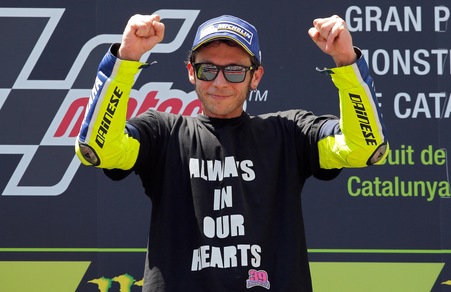 MotoGp, Rossi: «Vittoria dedicata a Salom»