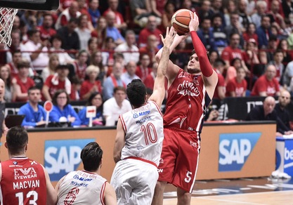 Milano raddoppia: Gentile e Sanders incontenibili