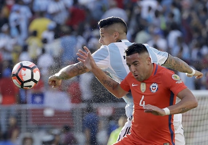 Argentina, buona la prima: 2-1 al Cile, Di Maria-Banega