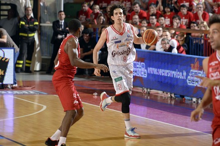 Reggio riapre la finale: super Della Valle