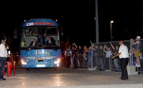 Euro 2016, grande entusiasmo all'arrivo dell'Italia in Francia