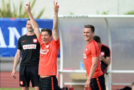 Euro 2016: Milik e Lewandowski, esultanza e sorrisi in allenamento con la Polonia