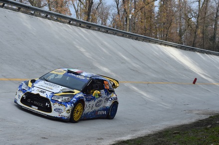In bici di notte all'Autodromo di Monza