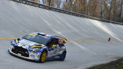 In bici di notte all'Autodromo di Monza