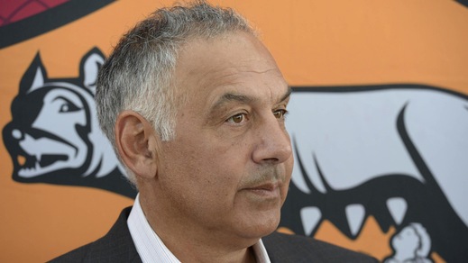 Calciomercato, Roma contestata: striscione a Trigoria, i tifosi non ci stanno