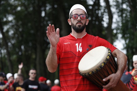Euro 2016, i tifosi dell'Albania suonano la carica