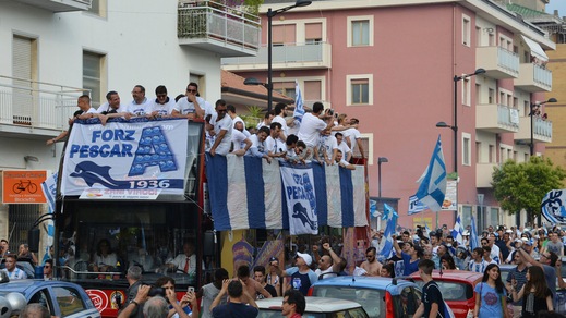 Il Pescara in Serie A: che festa sul bus scoperto!