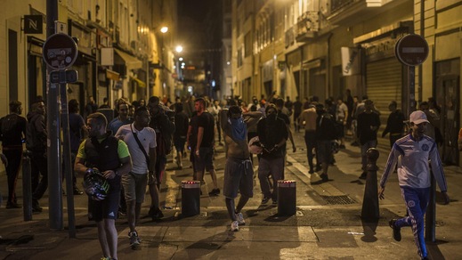 Euro 2016, guerriglia a Marsiglia anche nella notte. Uefa apre una procedura contro la Russia