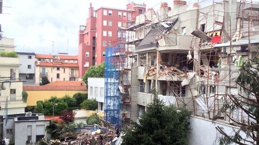 Crolla una palazzina a Milano, Milano, tre morti
