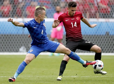 Perisic, che look: in testa il numero di maglia e la Croazia