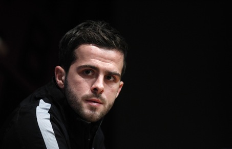 Calciomercato Roma, Pjanic sbarca a Torino: visite mediche con la Juve