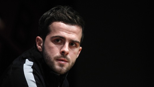 Calciomercato Roma, Pjanic sbarca a Torino: visite mediche con la Juve