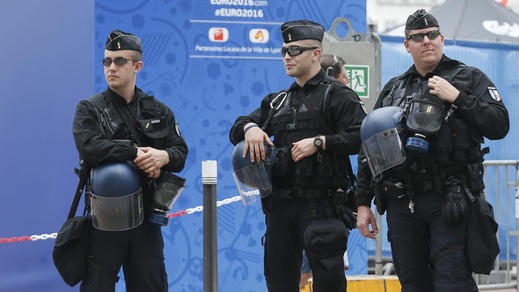 Euro 2016, tensione a Lione: ma il pacco non è una bomba