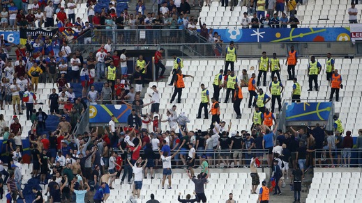 Euro 2016: tifoso irlandese ubriaco cade e muore