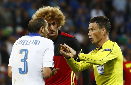 Euro 2016, moviola Belgio-Italia: Arbitro all’inglese? Solo per l’Italia...