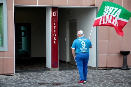 Berlusconi operato: a sostenerlo c'è anche un tifoso di Higuain