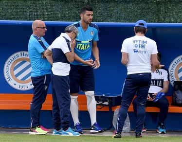 Euro 2016 Italia, Pellè non si è allenato per problemi alla mano e caviglia