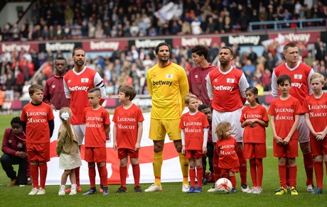 Euro 2016, Ferdinand punge l'Italia: «Fa falli a cui gli inglesi neanche pensano»