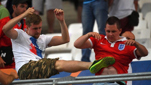 Euro 2016: scontri a Lille tra russi, inglesi e gallesi