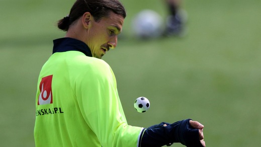 Svezia, Ibra punta l'Italia: Zlatan è carico e si allena con una mini pallina