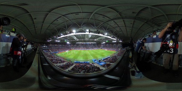 Euro 2016, a Lille piove a dirotto: il tetto dello stadio si chiude per Russia-Slovacchia