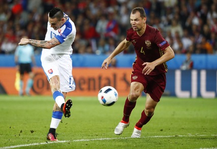 Hamsik, il tuo è un EUROGOL! Dribbling e destro all'incrocio, un tiro fantastico