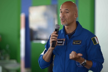 Euro 2016, l'astronauta Parmitano a casa Italia: «Sguardo alle stelle, piedi per terra»