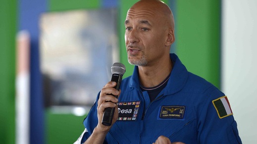 Euro 2016, l'astronauta Parmitano a casa Italia: «Sguardo alle stelle, piedi per terra»