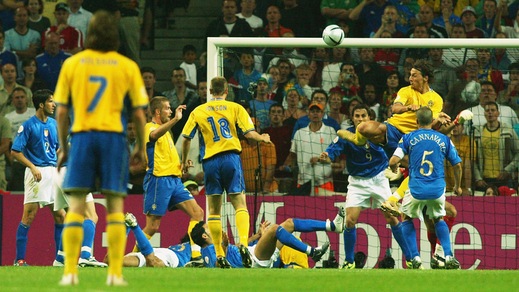 Italia, quel tacco maledetto di Ibra: poi fu "biscotto" e la Svezia ci eliminò nel 2004