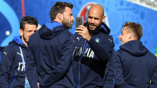 Euro 2016, l'Italia a Tolosa: selfie azzurro per Zaza