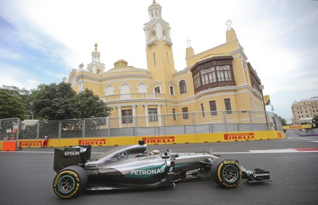 F1 Gp Baku, doppietta Mercedes nelle prime libere