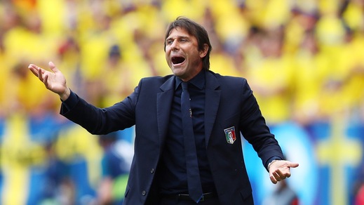 L'Italia soffre con la Svezia: tutte le facce di Conte in panchina