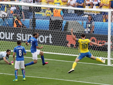 Euro 2016, Italia-Svezia: il gol sbagliato da Ibrahimovic ha dell'incredibile