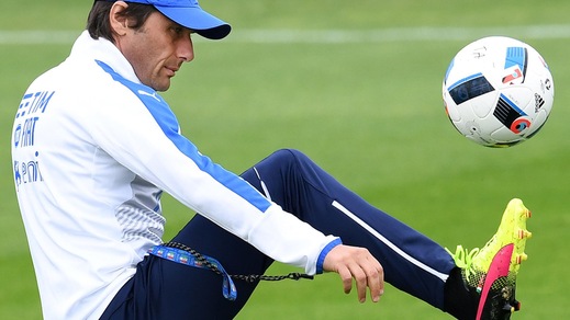 Italia, Conte palleggia a Montpellier