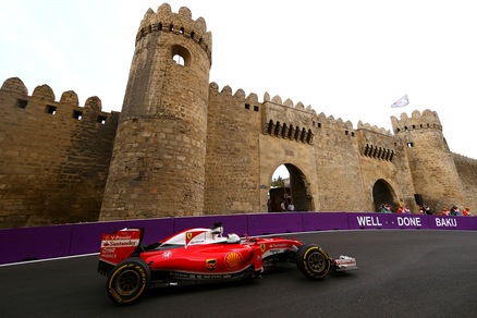 F1 Gp Baku: Rosberg in pole, Vettel terzo