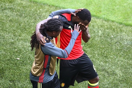 Belgio, festa in famiglia: l'emozione dei fratelli Lukaku